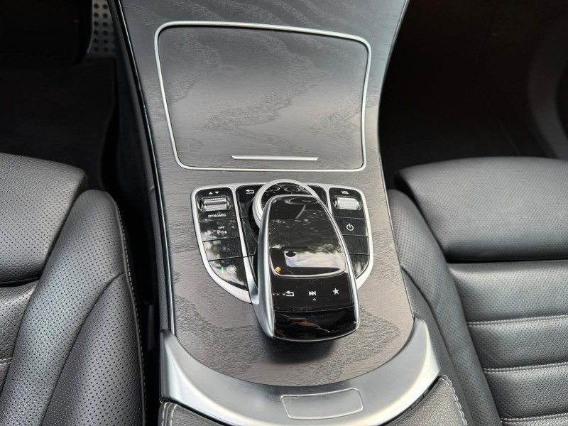 Mercedes-Benz/賓士   C-CLASS  C250 金鑽店~賓士旗艦小改款C250AMG 只跑6萬多公里 主要配備有，選配全景天窗 大螢幕 導航 無線Apple CarPlay ￼倒車影像 9安 遠光燈自動控制 胎壓監控 AEB自動緊急煞車 車道變換輔助 主動安全預防系統 循跡防滑 定速 自動停車系統 雨滴感應雨刷 光感應頭燈 電動摺疊後視鏡 換檔撥片 分區恆溫空調 雙電動記憶座椅 粉塵過濾器 後座出風口 空力套件 LED日行燈 頭燈 尾燈 主動轉向頭燈 等多項配備！ | 新北市汽車商業同業公會｜TACA優良車商聯盟｜中古、二手車買車賣車公會認證保固