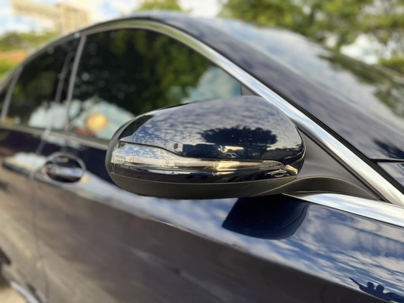 Mercedes-Benz/賓士   C-CLASS  C250 金鑽店~賓士旗艦小改款C250AMG 只跑6萬多公里 主要配備有，選配全景天窗 大螢幕 導航 無線Apple CarPlay ￼倒車影像 9安 遠光燈自動控制 胎壓監控 AEB自動緊急煞車 車道變換輔助 主動安全預防系統 循跡防滑 定速 自動停車系統 雨滴感應雨刷 光感應頭燈 電動摺疊後視鏡 換檔撥片 分區恆溫空調 雙電動記憶座椅 粉塵過濾器 後座出風口 空力套件 LED日行燈 頭燈 尾燈 主動轉向頭燈 等多項配備！ | 新北市汽車商業同業公會｜TACA優良車商聯盟｜中古、二手車買車賣車公會認證保固