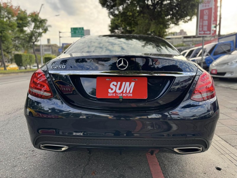 Mercedes-Benz/賓士   C-CLASS  C250 金鑽店~賓士旗艦小改款C250AMG 只跑6萬多公里 主要配備有，選配全景天窗 大螢幕 導航 無線Apple CarPlay ￼倒車影像 9安 遠光燈自動控制 胎壓監控 AEB自動緊急煞車 車道變換輔助 主動安全預防系統 循跡防滑 定速 自動停車系統 雨滴感應雨刷 光感應頭燈 電動摺疊後視鏡 換檔撥片 分區恆溫空調 雙電動記憶座椅 粉塵過濾器 後座出風口 空力套件 LED日行燈 頭燈 尾燈 主動轉向頭燈 等多項配備！ | 新北市汽車商業同業公會｜TACA優良車商聯盟｜中古、二手車買車賣車公會認證保固