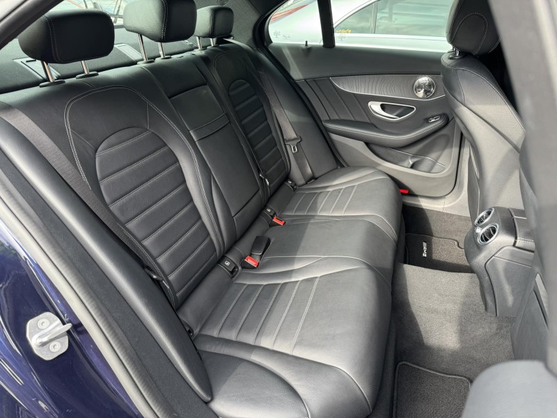 Mercedes-Benz/賓士   C-CLASS  C250 金鑽店~賓士旗艦小改款C250AMG 只跑6萬多公里 主要配備有，選配全景天窗 大螢幕 導航 無線Apple CarPlay ￼倒車影像 9安 遠光燈自動控制 胎壓監控 AEB自動緊急煞車 車道變換輔助 主動安全預防系統 循跡防滑 定速 自動停車系統 雨滴感應雨刷 光感應頭燈 電動摺疊後視鏡 換檔撥片 分區恆溫空調 雙電動記憶座椅 粉塵過濾器 後座出風口 空力套件 LED日行燈 頭燈 尾燈 主動轉向頭燈 等多項配備！ | 新北市汽車商業同業公會｜TACA優良車商聯盟｜中古、二手車買車賣車公會認證保固