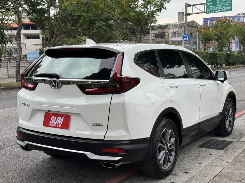 Honda  CR-V 金鑽店~2021年CR-V 1.5 VTi-S 白 里程保證 ACC主動跟車全速域 車道維持 變換 偏離 輔助系統 AEB自動煞停 遠光燈自動控制 斜坡起步輔助 循跡防滑 8安 電動尾門 胎壓監控 免鑰啟動車門鎖 定速 倒車影像 導航 多功能影音 右側影像無死角 後座出風口 LED頭燈 日行燈 尾燈 等多項配備！ | 新北市汽車商業同業公會｜TACA優良車商聯盟｜中古、二手車買車賣車公會認證保固