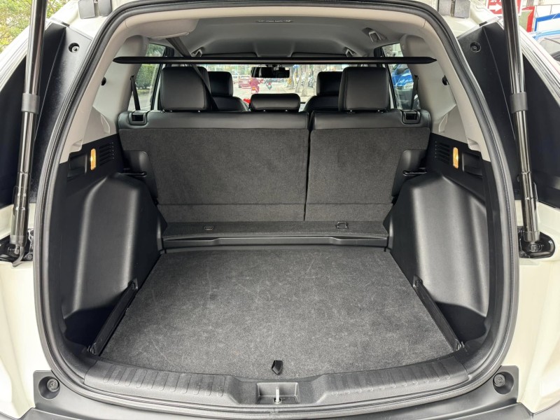 Honda  CR-V 金鑽店~2021年CR-V 1.5 VTi-S 白 里程保證 ACC主動跟車全速域 車道維持 變換 偏離 輔助系統 AEB自動煞停 遠光燈自動控制 斜坡起步輔助 循跡防滑 8安 電動尾門 胎壓監控 免鑰啟動車門鎖 定速 倒車影像 導航 多功能影音 右側影像無死角 後座出風口 LED頭燈 日行燈 尾燈 等多項配備！ | 新北市汽車商業同業公會｜TACA優良車商聯盟｜中古、二手車買車賣車公會認證保固