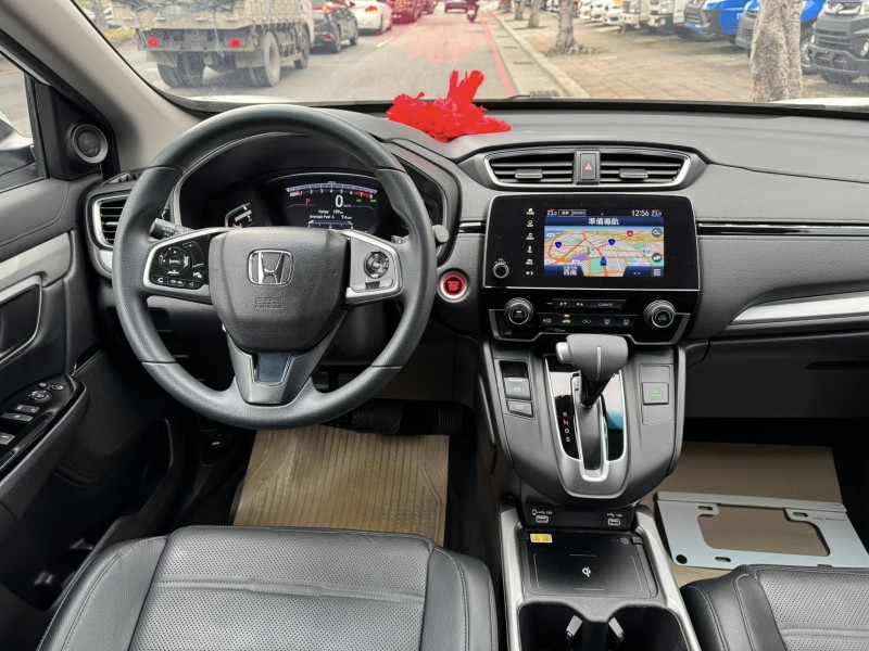 Honda  CR-V 金鑽店~2021年CR-V 1.5 VTi-S 白 里程保證 ACC主動跟車全速域 車道維持 變換 偏離 輔助系統 AEB自動煞停 遠光燈自動控制 斜坡起步輔助 循跡防滑 8安 電動尾門 胎壓監控 免鑰啟動車門鎖 定速 倒車影像 導航 多功能影音 右側影像無死角 後座出風口 LED頭燈 日行燈 尾燈 等多項配備！ | 新北市汽車商業同業公會｜TACA優良車商聯盟｜中古、二手車買車賣車公會認證保固