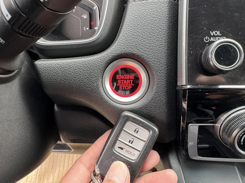 Honda  CR-V 金鑽店~2021年CR-V 1.5 VTi-S 白 里程保證 ACC主動跟車全速域 車道維持 變換 偏離 輔助系統 AEB自動煞停 遠光燈自動控制 斜坡起步輔助 循跡防滑 8安 電動尾門 胎壓監控 免鑰啟動車門鎖 定速 倒車影像 導航 多功能影音 右側影像無死角 後座出風口 LED頭燈 日行燈 尾燈 等多項配備！ | 新北市汽車商業同業公會｜TACA優良車商聯盟｜中古、二手車買車賣車公會認證保固