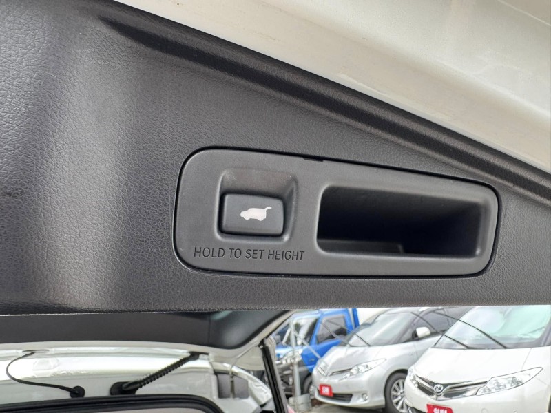 Honda  CR-V 金鑽店~2021年CR-V 1.5 VTi-S 白 里程保證 ACC主動跟車全速域 車道維持 變換 偏離 輔助系統 AEB自動煞停 遠光燈自動控制 斜坡起步輔助 循跡防滑 8安 電動尾門 胎壓監控 免鑰啟動車門鎖 定速 倒車影像 導航 多功能影音 右側影像無死角 後座出風口 LED頭燈 日行燈 尾燈 等多項配備！ | 新北市汽車商業同業公會｜TACA優良車商聯盟｜中古、二手車買車賣車公會認證保固