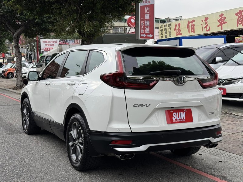 Honda  CR-V 金鑽店~2021年CR-V 1.5 VTi-S 白 里程保證 ACC主動跟車全速域 車道維持 變換 偏離 輔助系統 AEB自動煞停 遠光燈自動控制 斜坡起步輔助 循跡防滑 8安 電動尾門 胎壓監控 免鑰啟動車門鎖 定速 倒車影像 導航 多功能影音 右側影像無死角 後座出風口 LED頭燈 日行燈 尾燈 等多項配備！ | 新北市汽車商業同業公會｜TACA優良車商聯盟｜中古、二手車買車賣車公會認證保固