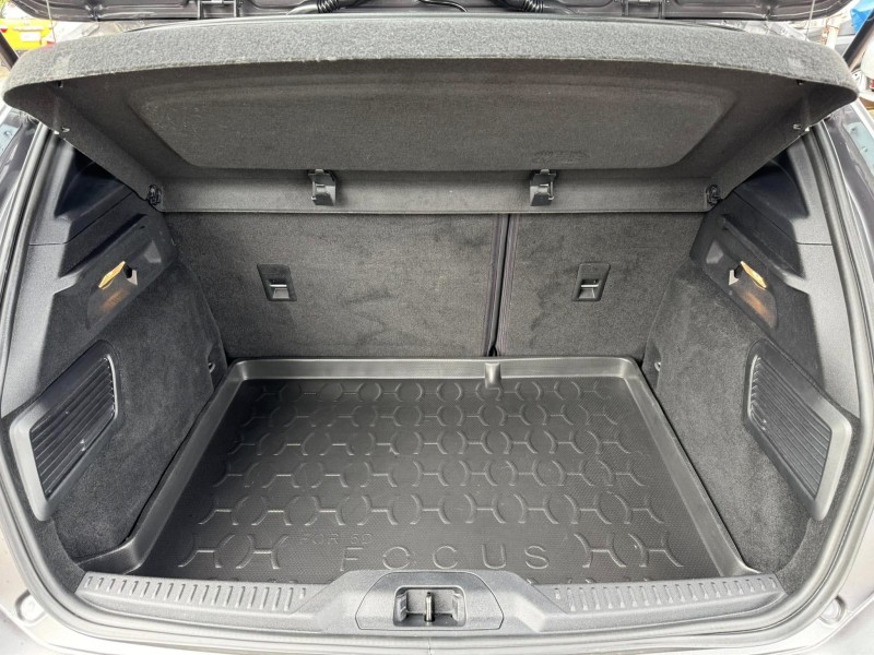 Ford/福特  Focus 金鑽店~Focus ST-Line 賽道版 ACC主動跟車系統 車道維持輔助 車道變換輔助 車道偏離警示 斜坡起步輔助 循跡防滑 8安 AEB自動煞車 遠光燈自動控制 胎壓監控 免鑰啟動車門鎖 定速 光感應頭燈 雨滴感應雨刷 導航 倒車影像 Apple CarPlay  電動摺疊後視鏡 HUD抬頭顯示器 分區恆溫空調 換檔撥片 粉塵過濾器 雙前座跑車座椅 ￼￼電動椅 後座出風口 LED日行燈 頭燈 尾燈 空力套件 全車貼膜 幾乎是滿配！ | 新北市汽車商業同業公會｜TACA優良車商聯盟｜中古、二手車買車賣車公會認證保固