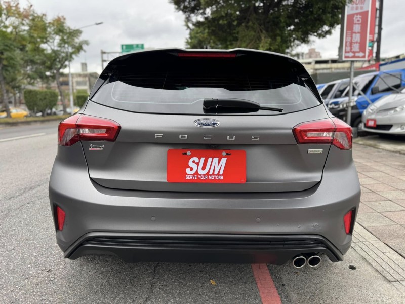 Ford/福特  Focus 金鑽店~Focus ST-Line 賽道版 ACC主動跟車系統 車道維持輔助 車道變換輔助 車道偏離警示 斜坡起步輔助 循跡防滑 8安 AEB自動煞車 遠光燈自動控制 胎壓監控 免鑰啟動車門鎖 定速 光感應頭燈 雨滴感應雨刷 導航 倒車影像 Apple CarPlay  電動摺疊後視鏡 HUD抬頭顯示器 分區恆溫空調 換檔撥片 粉塵過濾器 雙前座跑車座椅 ￼￼電動椅 後座出風口 LED日行燈 頭燈 尾燈 空力套件 全車貼膜 幾乎是滿配！ | 新北市汽車商業同業公會｜TACA優良車商聯盟｜中古、二手車買車賣車公會認證保固