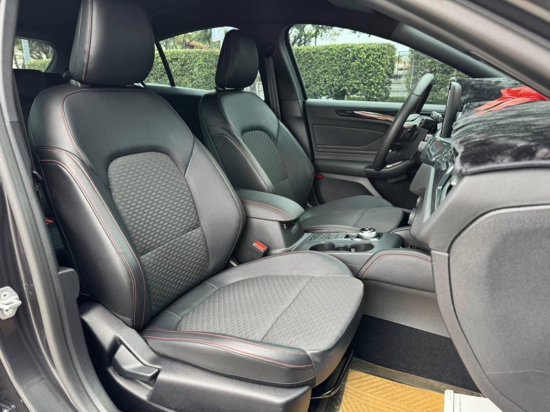 Ford/福特  Focus 金鑽店~Focus ST-Line 賽道版 ACC主動跟車系統 車道維持輔助 車道變換輔助 車道偏離警示 斜坡起步輔助 循跡防滑 8安 AEB自動煞車 遠光燈自動控制 胎壓監控 免鑰啟動車門鎖 定速 光感應頭燈 雨滴感應雨刷 導航 倒車影像 Apple CarPlay  電動摺疊後視鏡 HUD抬頭顯示器 分區恆溫空調 換檔撥片 粉塵過濾器 雙前座跑車座椅 ￼￼電動椅 後座出風口 LED日行燈 頭燈 尾燈 空力套件 全車貼膜 幾乎是滿配！ | 新北市汽車商業同業公會｜TACA優良車商聯盟｜中古、二手車買車賣車公會認證保固