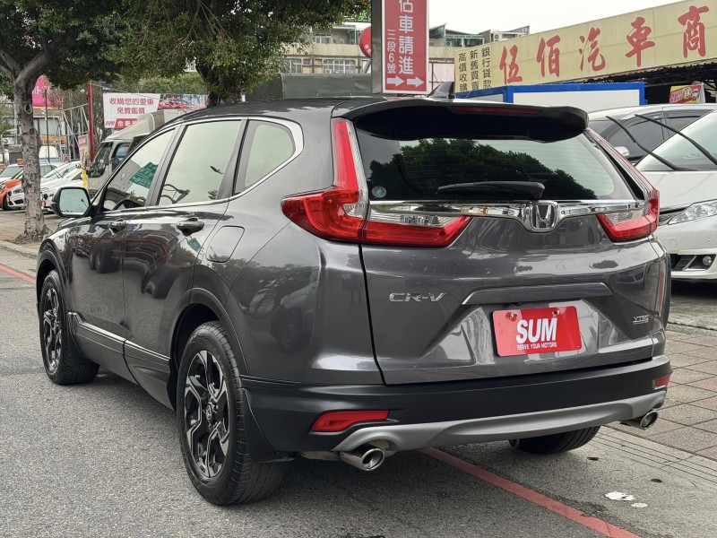 Honda  CR-V 金鑽店~CR-V 1.5 VTi-S 灰 里程保證只跑7萬多公里 ACC主動跟車全速域 車道維持 變換 偏離 輔助系統 AEB自動煞停 遠光燈自動控制 斜坡起步輔助 循跡防滑 8安 胎壓監控 免鑰啟動車門鎖 定速 倒車影像 導航 多功能影音 右側影像無死角 後座出風口 LED頭燈 日行燈 尾燈 等多項配備！ | 新北市汽車商業同業公會｜TACA優良車商聯盟｜中古、二手車買車賣車公會認證保固