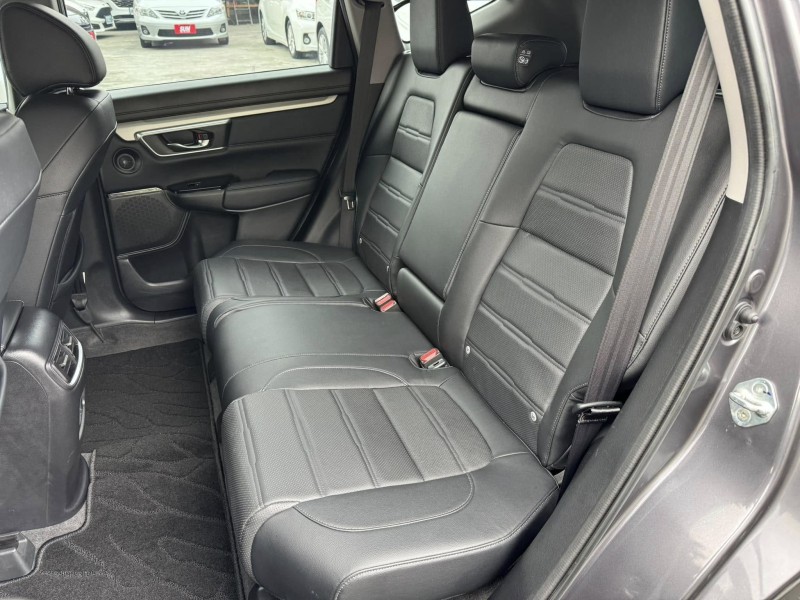Honda  CR-V 金鑽店~CR-V 1.5 VTi-S 灰 里程保證只跑7萬多公里 ACC主動跟車全速域 車道維持 變換 偏離 輔助系統 AEB自動煞停 遠光燈自動控制 斜坡起步輔助 循跡防滑 8安 胎壓監控 免鑰啟動車門鎖 定速 倒車影像 導航 多功能影音 右側影像無死角 後座出風口 LED頭燈 日行燈 尾燈 等多項配備！ | 新北市汽車商業同業公會｜TACA優良車商聯盟｜中古、二手車買車賣車公會認證保固