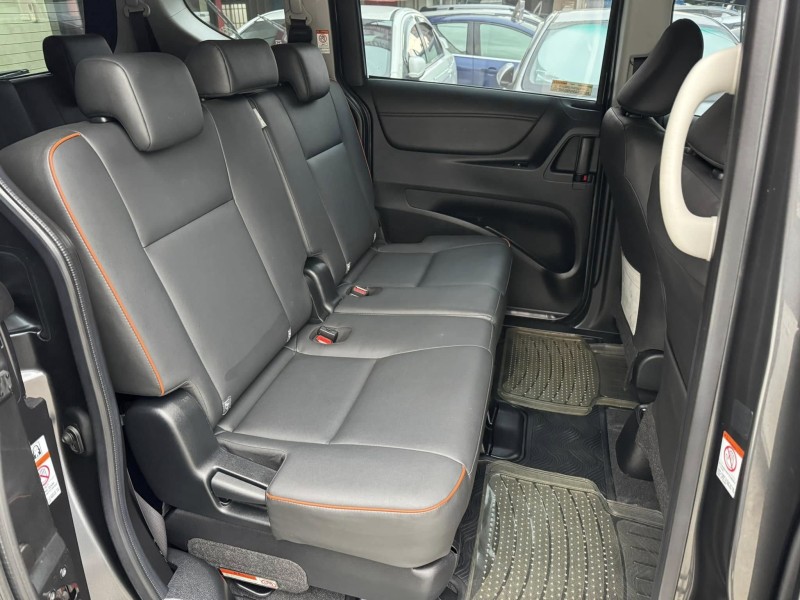Toyota  SIENTA 金鑽店~SIENTA 1.8 正7人座 雙電動滑門 車道變換輔助系統 倒車影像 胎壓監控 斜坡起步輔助 循跡防滑 8安 免鑰啟動車門鎖 定速 光感應頭燈 電動摺疊後視鏡 盲點偵測 藍芽通訊 方向盤快控鍵 恆溫空調 後座出風口 粉塵過濾器 LED日行燈 等多項配備！ | 新北市汽車商業同業公會｜TACA優良車商聯盟｜中古、二手車買車賣車公會認證保固