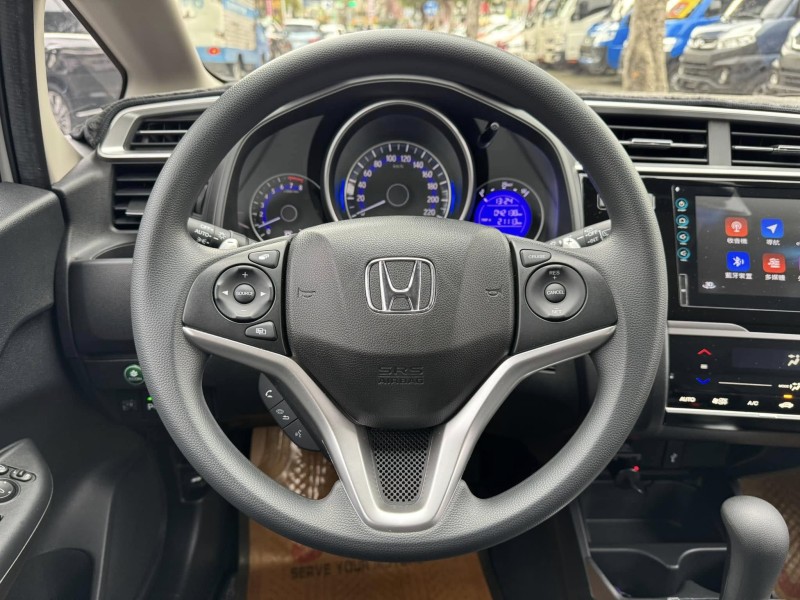 Honda  FIT 金鑽店~FIT 1.5頂級S版 ㄧ手車 里程保證4萬多公里 循跡防滑 胎壓監控 斜坡起步輔助 6安 免鑰啟動車門鎖 定速 恆溫空調 換檔撥片 原廠多功能大螢幕 導航 倒車影像 等多項配備！ | 新北市汽車商業同業公會｜TACA優良車商聯盟｜中古、二手車買車賣車公會認證保固