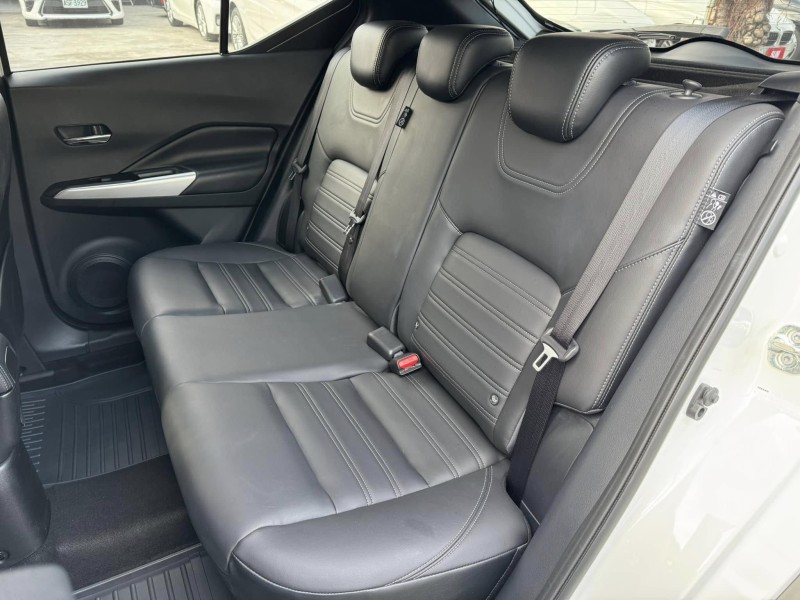 Nissan  Kicks 金鑽店~Kicks 1.5 智行旗艦版 主要配備有 車道偏離警示 車道變換輔助 AEB自動緊急煞車 遠光燈自動控制 胎壓監控 斜坡起步輔助 循跡防滑 6安 免鑰啟動車門鎖 定速 倒車影像輔助 360度環景影像 光感應頭燈 電動摺疊後視鏡 選配前後行車記錄器 Apple CarPlay 恆溫空調 粉塵過濾器 LED頭燈 車頂行李架 空力套件 等超多項配備！ | 新北市汽車商業同業公會｜TACA優良車商聯盟｜中古、二手車買車賣車公會認證保固