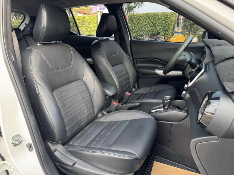 Nissan  Kicks 金鑽店~Kicks 1.5 智行旗艦版 主要配備有 車道偏離警示 車道變換輔助 AEB自動緊急煞車 遠光燈自動控制 胎壓監控 斜坡起步輔助 循跡防滑 6安 免鑰啟動車門鎖 定速 倒車影像輔助 360度環景影像 光感應頭燈 電動摺疊後視鏡 選配前後行車記錄器 Apple CarPlay 恆溫空調 粉塵過濾器 LED頭燈 車頂行李架 空力套件 等超多項配備！ | 新北市汽車商業同業公會｜TACA優良車商聯盟｜中古、二手車買車賣車公會認證保固