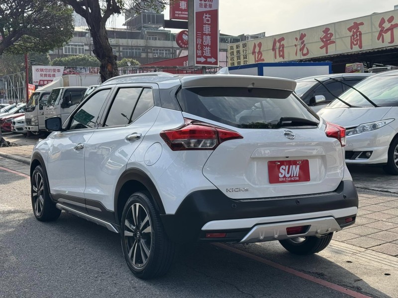 Nissan  Kicks 金鑽店~Kicks 1.5 智行旗艦版 主要配備有 車道偏離警示 車道變換輔助 AEB自動緊急煞車 遠光燈自動控制 胎壓監控 斜坡起步輔助 循跡防滑 6安 免鑰啟動車門鎖 定速 倒車影像輔助 360度環景影像 光感應頭燈 電動摺疊後視鏡 選配前後行車記錄器 Apple CarPlay 恆溫空調 粉塵過濾器 LED頭燈 車頂行李架 空力套件 等超多項配備！ | 新北市汽車商業同業公會｜TACA優良車商聯盟｜中古、二手車買車賣車公會認證保固