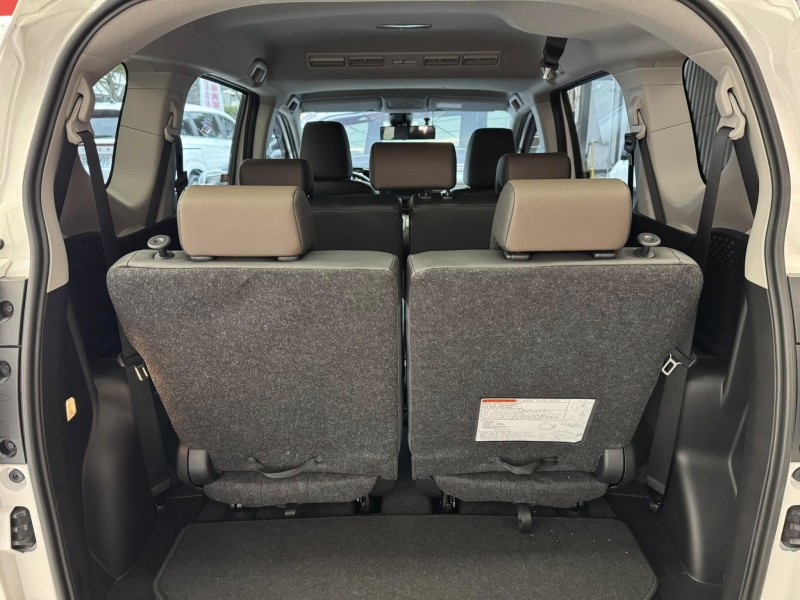 Toyota  SIENTA 金鑽店~SIENTA 1.8 正7人座 只跑7000多公里 雙電滑門 360度環景影像 車道偏離 變換輔助系統 AEB自動緊急煞車系統 遠光燈自動控制 胎壓監控 斜坡起步輔助 循跡防滑 8安 免鑰啟動車門鎖 定速 光感應頭燈 電動摺疊後視鏡 盲點偵測 導航 ￼Apple CarPlay 藍芽通訊 方向盤快控鍵 抬頭顯示器 前後行車記錄器 恆溫空調 後座出風口 粉塵過濾器 LED日行燈 等多項配備！ | 新北市汽車商業同業公會｜TACA優良車商聯盟｜中古、二手車買車賣車公會認證保固