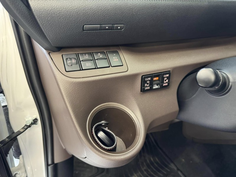 Toyota  SIENTA 金鑽店~SIENTA 1.8 正7人座 只跑7000多公里 雙電滑門 360度環景影像 車道偏離 變換輔助系統 AEB自動緊急煞車系統 遠光燈自動控制 胎壓監控 斜坡起步輔助 循跡防滑 8安 免鑰啟動車門鎖 定速 光感應頭燈 電動摺疊後視鏡 盲點偵測 導航 ￼Apple CarPlay 藍芽通訊 方向盤快控鍵 抬頭顯示器 前後行車記錄器 恆溫空調 後座出風口 粉塵過濾器 LED日行燈 等多項配備！ | 新北市汽車商業同業公會｜TACA優良車商聯盟｜中古、二手車買車賣車公會認證保固