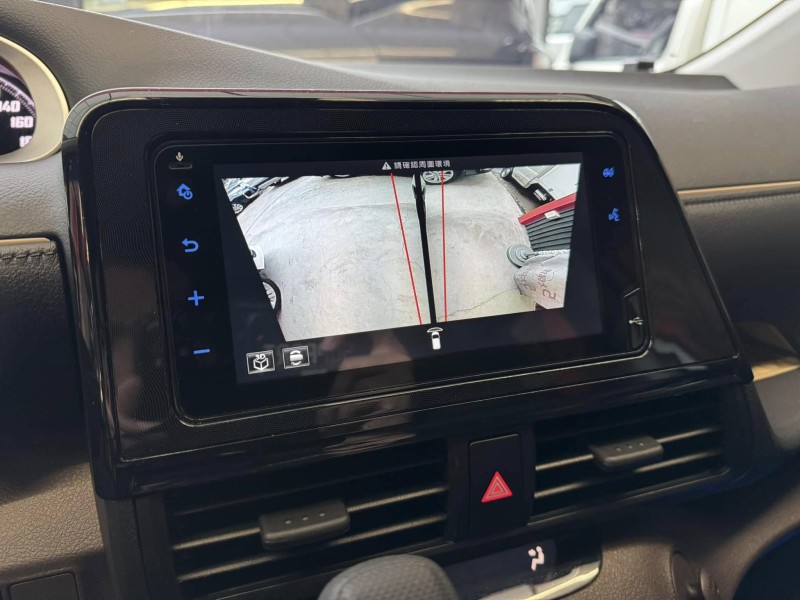 Toyota  SIENTA 金鑽店~SIENTA 1.8 正7人座 只跑7000多公里 雙電滑門 360度環景影像 車道偏離 變換輔助系統 AEB自動緊急煞車系統 遠光燈自動控制 胎壓監控 斜坡起步輔助 循跡防滑 8安 免鑰啟動車門鎖 定速 光感應頭燈 電動摺疊後視鏡 盲點偵測 導航 ￼Apple CarPlay 藍芽通訊 方向盤快控鍵 抬頭顯示器 前後行車記錄器 恆溫空調 後座出風口 粉塵過濾器 LED日行燈 等多項配備！ | 新北市汽車商業同業公會｜TACA優良車商聯盟｜中古、二手車買車賣車公會認證保固