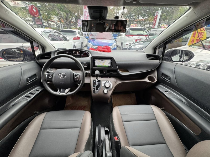 Toyota  SIENTA 金鑽店~SIENTA 1.8 正7人座 只跑7000多公里 雙電滑門 360度環景影像 車道偏離 變換輔助系統 AEB自動緊急煞車系統 遠光燈自動控制 胎壓監控 斜坡起步輔助 循跡防滑 8安 免鑰啟動車門鎖 定速 光感應頭燈 電動摺疊後視鏡 盲點偵測 導航 ￼Apple CarPlay 藍芽通訊 方向盤快控鍵 抬頭顯示器 前後行車記錄器 恆溫空調 後座出風口 粉塵過濾器 LED日行燈 等多項配備！ | 新北市汽車商業同業公會｜TACA優良車商聯盟｜中古、二手車買車賣車公會認證保固