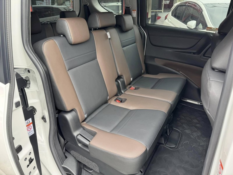 Toyota  SIENTA 金鑽店~SIENTA 1.8 正7人座 只跑7000多公里 雙電滑門 360度環景影像 車道偏離 變換輔助系統 AEB自動緊急煞車系統 遠光燈自動控制 胎壓監控 斜坡起步輔助 循跡防滑 8安 免鑰啟動車門鎖 定速 光感應頭燈 電動摺疊後視鏡 盲點偵測 導航 ￼Apple CarPlay 藍芽通訊 方向盤快控鍵 抬頭顯示器 前後行車記錄器 恆溫空調 後座出風口 粉塵過濾器 LED日行燈 等多項配備！ | 新北市汽車商業同業公會｜TACA優良車商聯盟｜中古、二手車買車賣車公會認證保固