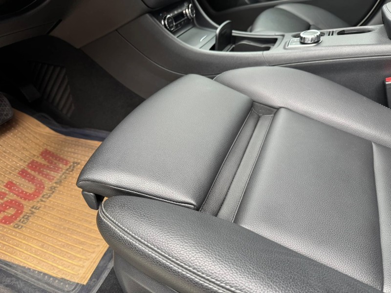 Mercedes-Benz/賓士   GLA-CLASS  GLA180 金鑽店~賓士總代理 GLA180 白 1.6 里程保證只跑7萬多公里！主要配備有，循跡防滑 胎壓監控 主動安全預防系統 9安 免鑰啟動車門鎖 定速 倒車影像 自動停車系統 光感應頭燈 雨滴感應雨刷 電動折疊後視鏡 電動尾門 分區恆溫空調 換檔撥片 粉塵過濾器 雙前座跑車座椅 電動記憶座椅 後座出風口 LED日行燈 尾燈 HID頭燈 車頂行李架 等多項配備！ | 新北市汽車商業同業公會｜TACA優良車商聯盟｜中古、二手車買車賣車公會認證保固