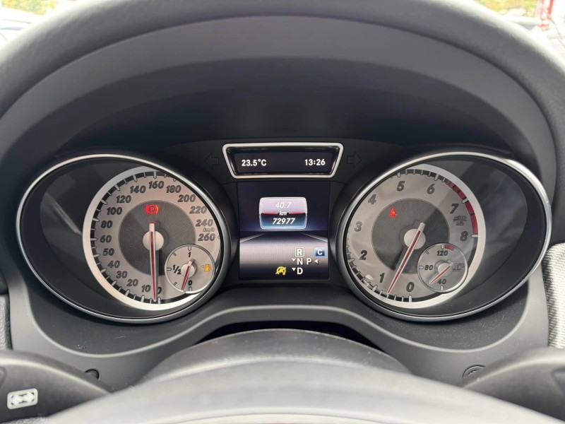 Mercedes-Benz/賓士   GLA-CLASS  GLA180 金鑽店~賓士總代理 GLA180 白 1.6 里程保證只跑7萬多公里！主要配備有，循跡防滑 胎壓監控 主動安全預防系統 9安 免鑰啟動車門鎖 定速 倒車影像 自動停車系統 光感應頭燈 雨滴感應雨刷 電動折疊後視鏡 電動尾門 分區恆溫空調 換檔撥片 粉塵過濾器 雙前座跑車座椅 電動記憶座椅 後座出風口 LED日行燈 尾燈 HID頭燈 車頂行李架 等多項配備！ | 新北市汽車商業同業公會｜TACA優良車商聯盟｜中古、二手車買車賣車公會認證保固