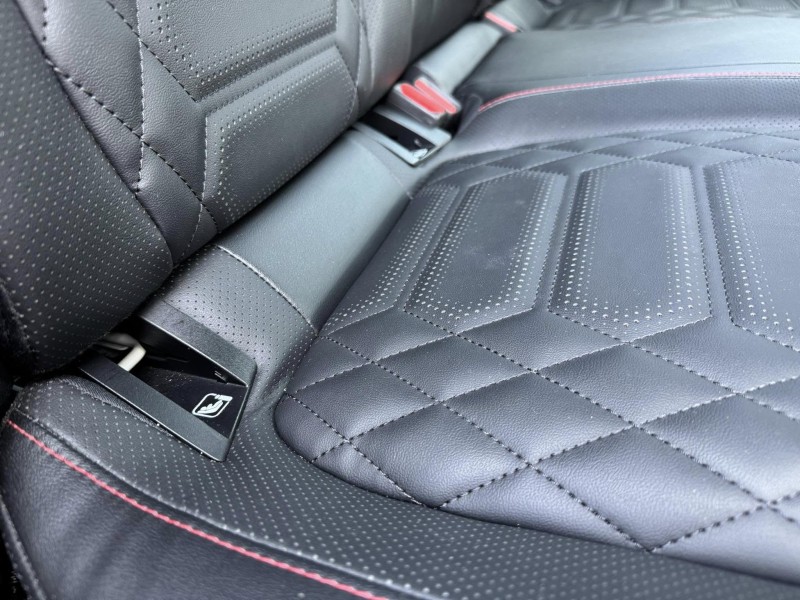 Ford/福特  Focus 金鑽店~Focus ST-Line Vignale 主要配備有 ACC主動跟車系統 車道維持輔助 車道變換輔助 車道偏離警示 斜坡起步輔助 循跡防滑 8安 AEB自動煞車 遠光燈自動控制 胎壓監控 免鑰啟動車門鎖 定速 光感應頭燈 主動轉向燈 雨滴感應雨刷 導航 倒車影像 Apple CarPlay  電動摺疊後視鏡 HUD抬頭顯示器 分區恆溫空調 換檔撥片 粉塵過濾器 雙前座跑車座椅 ￼￼電動座椅 LED日行燈 頭燈 尾燈 空力套件 幾乎是滿配！ | 新北市汽車商業同業公會｜TACA優良車商聯盟｜中古、二手車買車賣車公會認證保固