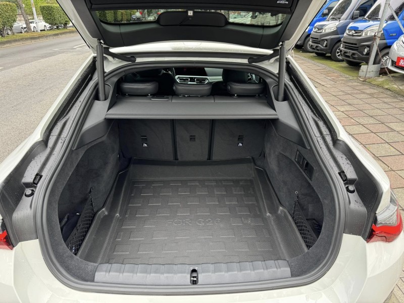BMW/ 寶馬  4 SERIES  420i M Sport 金鑽店~BMW總代理420i M-Sport  G26 白 認證車履約保證！主要配備有，ACC主動跟車 車道維持 變換 輔助 偏離警示 循跡防滑 斜坡起步 AEB自動煞停 8安 胎壓監控 免鑰啟動車門鎖 定速 360度環景影像 自動停車 光感應頭燈 雨滴感應雨刷 電動摺疊後視鏡 選配HUD抬頭顯示器 分區恆溫空調 換檔撥片 粉塵過濾器 雙前座跑車座椅 雙電動座椅 後座出風口 LED頭燈 尾燈 日行燈 空力套件 導航 Apple CarPlay 等超多項配備！ | 新北市汽車商業同業公會｜TACA優良車商聯盟｜中古、二手車買車賣車公會認證保固