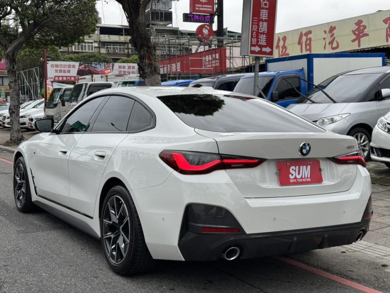 BMW/ 寶馬  4 SERIES  420i M Sport 金鑽店~BMW總代理420i M-Sport  G26 白 認證車履約保證！主要配備有，ACC主動跟車 車道維持 變換 輔助 偏離警示 循跡防滑 斜坡起步 AEB自動煞停 8安 胎壓監控 免鑰啟動車門鎖 定速 360度環景影像 自動停車 光感應頭燈 雨滴感應雨刷 電動摺疊後視鏡 選配HUD抬頭顯示器 分區恆溫空調 換檔撥片 粉塵過濾器 雙前座跑車座椅 雙電動座椅 後座出風口 LED頭燈 尾燈 日行燈 空力套件 導航 Apple CarPlay 等超多項配備！ | 新北市汽車商業同業公會｜TACA優良車商聯盟｜中古、二手車買車賣車公會認證保固