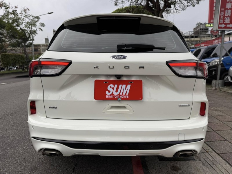 Ford/福特  Kuga 金鑽店~超優質的休旅車來囉！大滿配 2023年式Kuga  ST-Line X AWD 2.0 新車價120幾萬 新車原廠保固中 里程保證！主要配備有，ACC主動跟車 車道維持輔助 車道變換輔助 車道偏離警示 循跡防滑 斜坡起步輔助 AEB自動緊急煞車 7安 遠光燈自動控制 胎壓監控 免鑰啟動車門鎖 定速 360度環景影像 雨滴感應雨刷 光感應頭燈 全景天窗 電動尾門 HUD抬頭顯示器 電動摺疊後視鏡 導航 Apple CarPlay ￼換檔撥片 分區恆溫空調 粉塵過濾器 電動座椅 後座出風口 雙前座跑車 | 新北市汽車商業同業公會｜TACA優良車商聯盟｜中古、二手車買車賣車公會認證保固