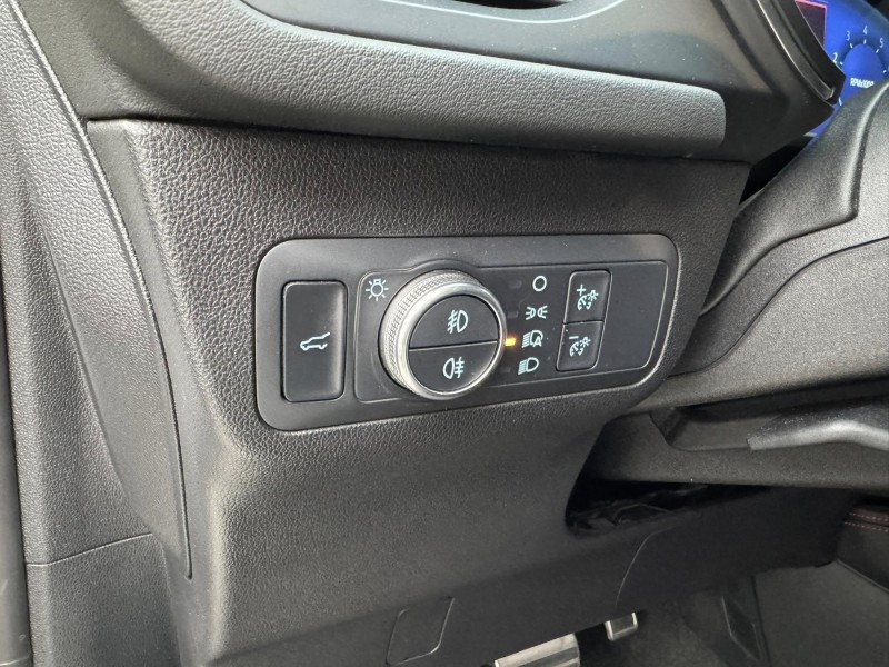 Ford/福特  Kuga 金鑽店~超優質的休旅車來囉！大滿配 2023年式Kuga  ST-Line X AWD 2.0 新車價120幾萬 新車原廠保固中 里程保證！主要配備有，ACC主動跟車 車道維持輔助 車道變換輔助 車道偏離警示 循跡防滑 斜坡起步輔助 AEB自動緊急煞車 7安 遠光燈自動控制 胎壓監控 免鑰啟動車門鎖 定速 360度環景影像 雨滴感應雨刷 光感應頭燈 全景天窗 電動尾門 HUD抬頭顯示器 電動摺疊後視鏡 導航 Apple CarPlay ￼換檔撥片 分區恆溫空調 粉塵過濾器 電動座椅 後座出風口 雙前座跑車 | 新北市汽車商業同業公會｜TACA優良車商聯盟｜中古、二手車買車賣車公會認證保固