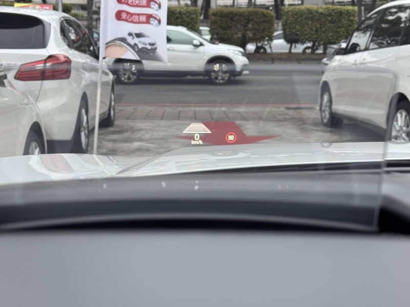 Ford/福特  Kuga 金鑽店~超優質的休旅車來囉！大滿配 2023年式Kuga  ST-Line X AWD 2.0 新車價120幾萬 新車原廠保固中 里程保證！主要配備有，ACC主動跟車 車道維持輔助 車道變換輔助 車道偏離警示 循跡防滑 斜坡起步輔助 AEB自動緊急煞車 7安 遠光燈自動控制 胎壓監控 免鑰啟動車門鎖 定速 360度環景影像 雨滴感應雨刷 光感應頭燈 全景天窗 電動尾門 HUD抬頭顯示器 電動摺疊後視鏡 導航 Apple CarPlay ￼換檔撥片 分區恆溫空調 粉塵過濾器 電動座椅 後座出風口 雙前座跑車 | 新北市汽車商業同業公會｜TACA優良車商聯盟｜中古、二手車買車賣車公會認證保固
