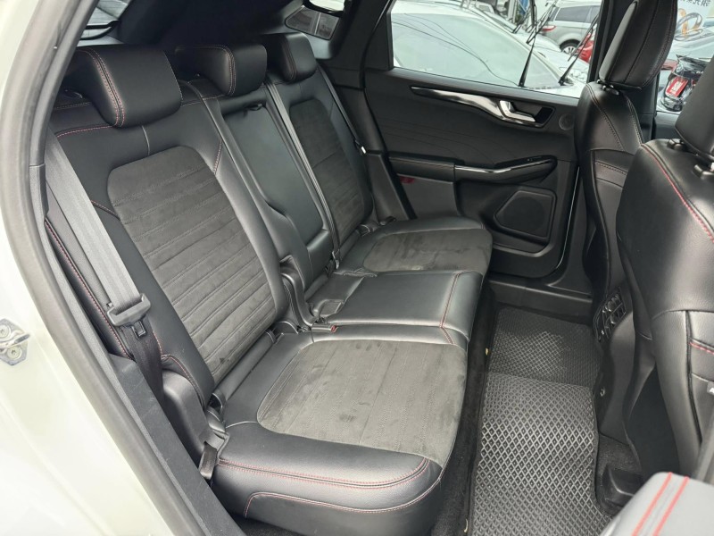 Ford/福特  Kuga 金鑽店~超優質的休旅車來囉！大滿配 2023年式Kuga  ST-Line X AWD 2.0 新車價120幾萬 新車原廠保固中 里程保證！主要配備有，ACC主動跟車 車道維持輔助 車道變換輔助 車道偏離警示 循跡防滑 斜坡起步輔助 AEB自動緊急煞車 7安 遠光燈自動控制 胎壓監控 免鑰啟動車門鎖 定速 360度環景影像 雨滴感應雨刷 光感應頭燈 全景天窗 電動尾門 HUD抬頭顯示器 電動摺疊後視鏡 導航 Apple CarPlay ￼換檔撥片 分區恆溫空調 粉塵過濾器 電動座椅 後座出風口 雙前座跑車 | 新北市汽車商業同業公會｜TACA優良車商聯盟｜中古、二手車買車賣車公會認證保固