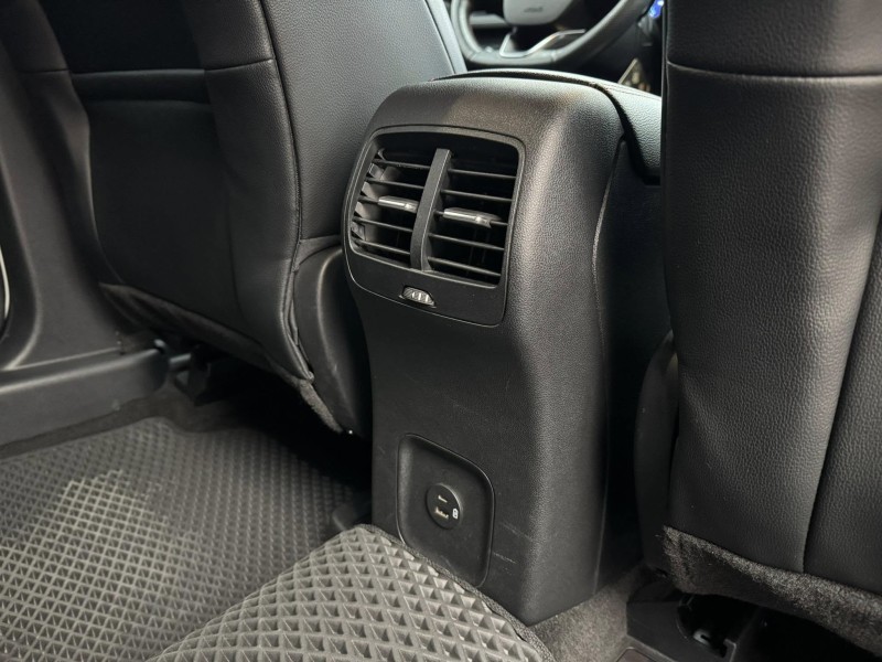 Ford/福特  Kuga 金鑽店~超優質的休旅車來囉！大滿配 2023年式Kuga  ST-Line X AWD 2.0 新車價120幾萬 新車原廠保固中 里程保證！主要配備有，ACC主動跟車 車道維持輔助 車道變換輔助 車道偏離警示 循跡防滑 斜坡起步輔助 AEB自動緊急煞車 7安 遠光燈自動控制 胎壓監控 免鑰啟動車門鎖 定速 360度環景影像 雨滴感應雨刷 光感應頭燈 全景天窗 電動尾門 HUD抬頭顯示器 電動摺疊後視鏡 導航 Apple CarPlay ￼換檔撥片 分區恆溫空調 粉塵過濾器 電動座椅 後座出風口 雙前座跑車 | 新北市汽車商業同業公會｜TACA優良車商聯盟｜中古、二手車買車賣車公會認證保固