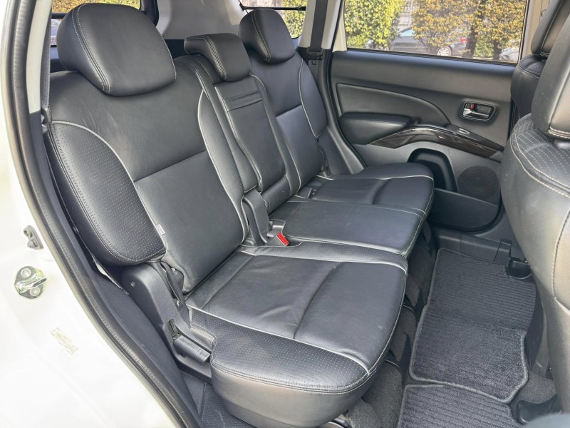 Mitsubishi  Outlander 金鑽店~Outlander 2.4 便宜又大碗的 休旅車 天窗 雙安 免鑰啟動車門鎖 定速 光感應頭燈 方向盤快控鍵 恆溫空調 盲點偵測 粉塵過濾器 車頂行李架 LED尾燈 導航 倒車影像 等配備！ | 新北市汽車商業同業公會｜TACA優良車商聯盟｜中古、二手車買車賣車公會認證保固