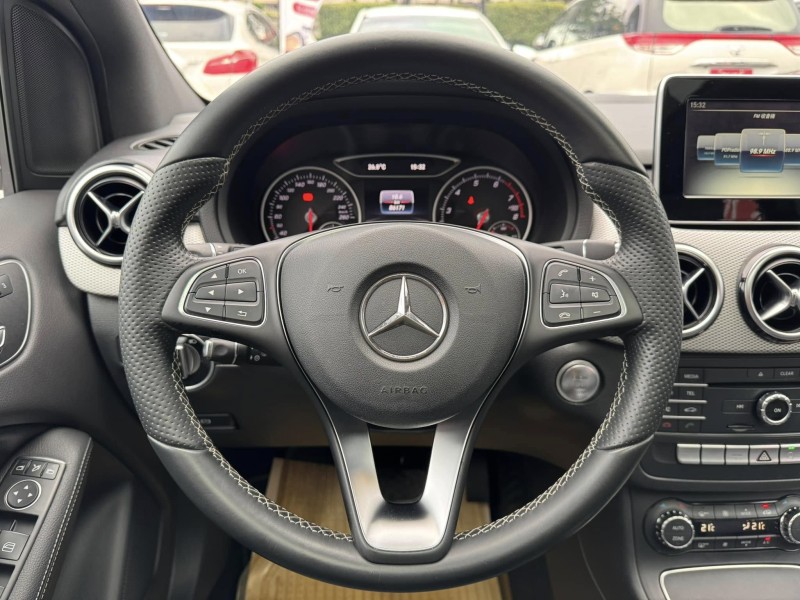 Mercedes-Benz/賓士   B-CLASS  B200 金鑽店~小改款 總代理B200 里程履約保證只跑8萬多公里 白色 全景天窗 雙電動記憶座椅 9安 循跡防滑 主動式安全預防系統 胎壓監控 免鑰啟動車門鎖 定速 自動停車 光感應頭燈 雨滴感應雨刷 倒車影像 後座出風口 藍芽通訊 換檔撥片 LED頭燈 尾燈 日行燈 等多項配備！ | 新北市汽車商業同業公會｜TACA優良車商聯盟｜中古、二手車買車賣車公會認證保固