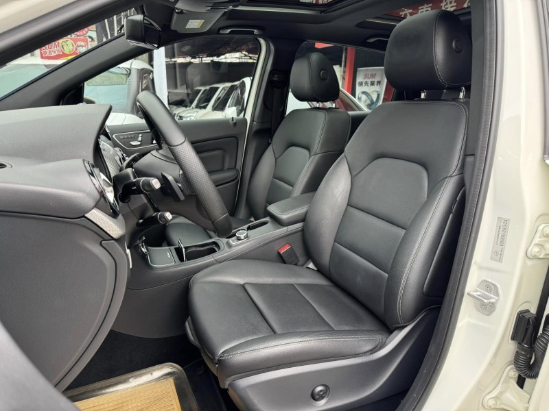 Mercedes-Benz/賓士   B-CLASS  B200 金鑽店~小改款 總代理B200 里程履約保證只跑8萬多公里 白色 全景天窗 雙電動記憶座椅 9安 循跡防滑 主動式安全預防系統 胎壓監控 免鑰啟動車門鎖 定速 自動停車 光感應頭燈 雨滴感應雨刷 倒車影像 後座出風口 藍芽通訊 換檔撥片 LED頭燈 尾燈 日行燈 等多項配備！ | 新北市汽車商業同業公會｜TACA優良車商聯盟｜中古、二手車買車賣車公會認證保固