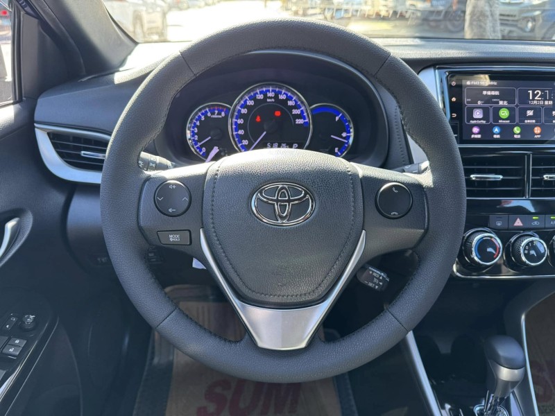 Toyota  Yaris 金鑽店~YARIS  1.5  S版 主要配備有，循跡防滑 斜坡起步 胎壓監控 7安 免鑰啟動車門鎖 定速 光感應頭燈 電動摺疊後視鏡 原廠大螢幕 導航 倒車影像 Apple CarPlay  LED日行燈 尾燈 空力套件等多項配備！ | 新北市汽車商業同業公會｜TACA優良車商聯盟｜中古、二手車買車賣車公會認證保固
