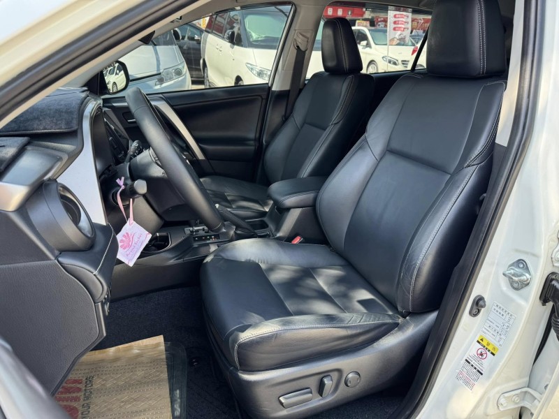 Toyota  RAV4 金鑽店~RAV4  2.0 尊爵版 里程履約保證只跑9萬多公里！  主要配備有，ACC自動跟車系統 車道偏離警示 斜坡起步輔助 循跡防滑系統 9安 遠光燈自動控制 胎壓監控 免鑰啟動車門鎖 定速 光感應頭燈 電動折疊後視鏡 倒車影像 導航 Apple CarPlay ￼分區恆溫空調 粉塵過濾器 電動座椅 LED日行燈 頭燈 尾燈 等多項配備！ | 新北市汽車商業同業公會｜TACA優良車商聯盟｜中古、二手車買車賣車公會認證保固