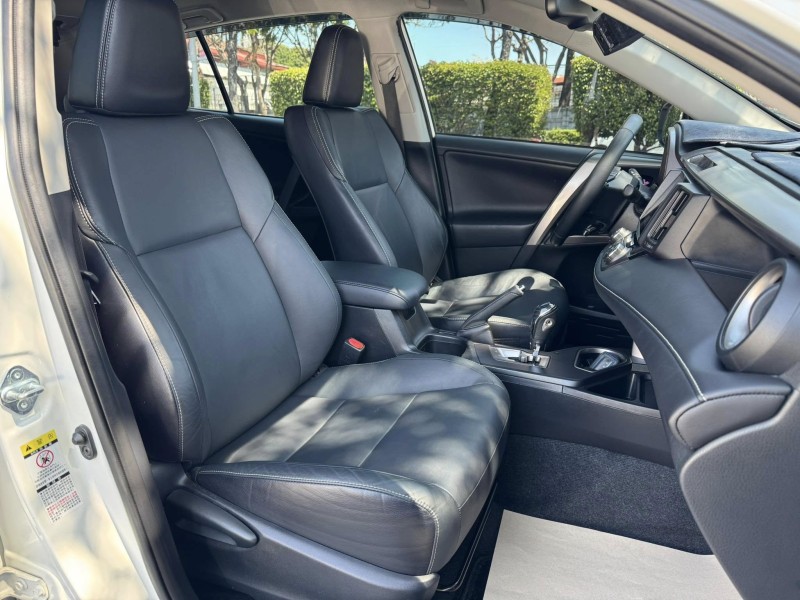 Toyota  RAV4 金鑽店~RAV4  2.0 尊爵版 里程履約保證只跑9萬多公里！  主要配備有，ACC自動跟車系統 車道偏離警示 斜坡起步輔助 循跡防滑系統 9安 遠光燈自動控制 胎壓監控 免鑰啟動車門鎖 定速 光感應頭燈 電動折疊後視鏡 倒車影像 導航 Apple CarPlay ￼分區恆溫空調 粉塵過濾器 電動座椅 LED日行燈 頭燈 尾燈 等多項配備！ | 新北市汽車商業同業公會｜TACA優良車商聯盟｜中古、二手車買車賣車公會認證保固