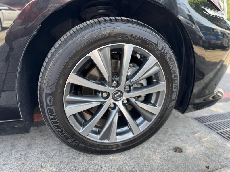 Lexus  ES200 金鑽店~ES200 里程保證只跑7千公里  ACC自動跟車 車道偏離警示 胎壓 斜坡輔助 循跡防滑 定速 免鑰啟動 摸門感應 十安 雙電動座椅 等多樣配備！ | 新北市汽車商業同業公會｜TACA優良車商聯盟｜中古、二手車買車賣車公會認證保固