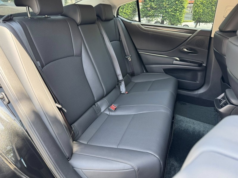 Lexus  ES200 金鑽店~ES200 里程保證只跑7千公里  ACC自動跟車 車道偏離警示 胎壓 斜坡輔助 循跡防滑 定速 免鑰啟動 摸門感應 十安 雙電動座椅 等多樣配備！ | 新北市汽車商業同業公會｜TACA優良車商聯盟｜中古、二手車買車賣車公會認證保固