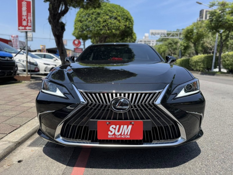 Lexus  ES200 金鑽店~ES200 里程保證只跑7千公里  ACC自動跟車 車道偏離警示 胎壓 斜坡輔助 循跡防滑 定速 免鑰啟動 摸門感應 十安 雙電動座椅 等多樣配備！ | 新北市汽車商業同業公會｜TACA優良車商聯盟｜中古、二手車買車賣車公會認證保固