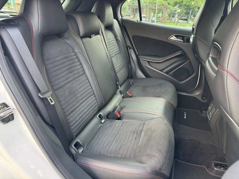 Mercedes-Benz/賓士   GLA-CLASS  GLA180 金鑽店~總代理GLA180 白1.6 渦輪增壓 AMG版 前輪驅動 雙離合器7速自手排 原廠保養紀錄 車況真的非常優 內裝也顧的很漂亮 非常適合小家庭用車！ | 新北市汽車商業同業公會｜TACA優良車商聯盟｜中古、二手車買車賣車公會認證保固