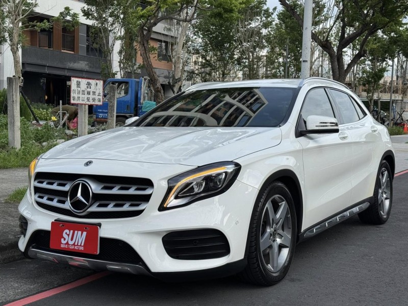Mercedes-Benz/賓士   GLA-CLASS  GLA180 金鑽店~總代理GLA180 白1.6 渦輪增壓 AMG版 前輪驅動 雙離合器7速自手排 原廠保養紀錄 車況真的非常優 內裝也顧的很漂亮 非常適合小家庭用車！ | 新北市汽車商業同業公會｜TACA優良車商聯盟｜中古、二手車買車賣車公會認證保固