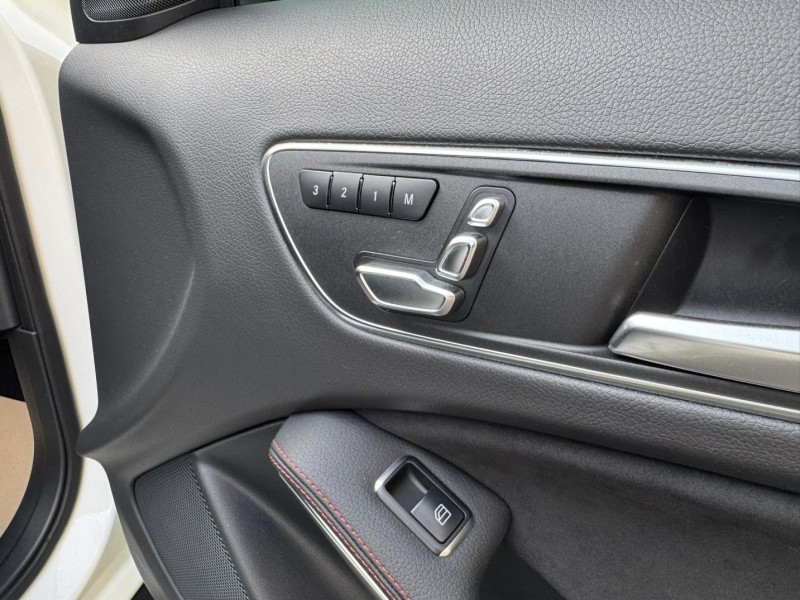 Mercedes-Benz/賓士   GLA-CLASS  GLA180 金鑽店~總代理GLA180 白1.6 渦輪增壓 AMG版 前輪驅動 雙離合器7速自手排 原廠保養紀錄 車況真的非常優 內裝也顧的很漂亮 非常適合小家庭用車！ | 新北市汽車商業同業公會｜TACA優良車商聯盟｜中古、二手車買車賣車公會認證保固