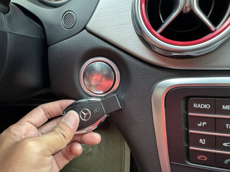 Mercedes-Benz/賓士   GLA-CLASS  GLA180 金鑽店~總代理GLA180 白1.6 渦輪增壓 AMG版 前輪驅動 雙離合器7速自手排 原廠保養紀錄 車況真的非常優 內裝也顧的很漂亮 非常適合小家庭用車！ | 新北市汽車商業同業公會｜TACA優良車商聯盟｜中古、二手車買車賣車公會認證保固