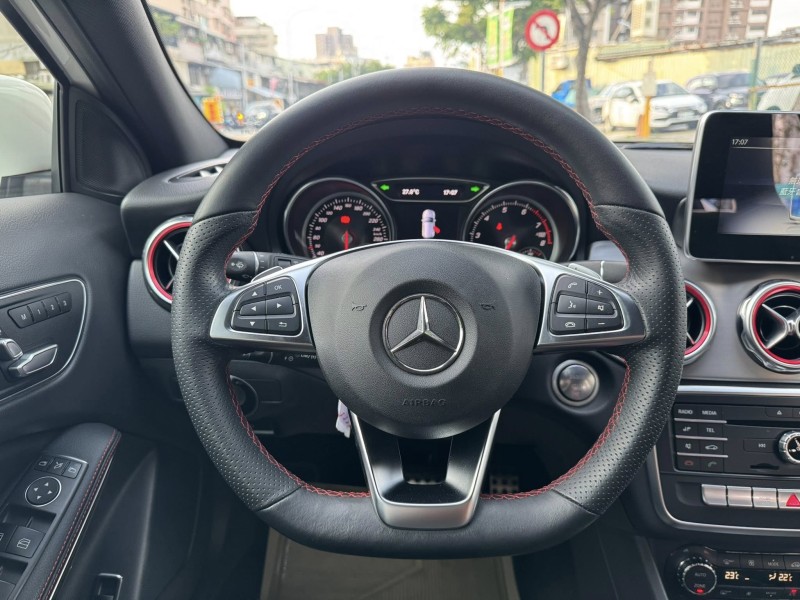 Mercedes-Benz/賓士   GLA-CLASS  GLA180 金鑽店~總代理GLA180 白1.6 渦輪增壓 AMG版 前輪驅動 雙離合器7速自手排 原廠保養紀錄 車況真的非常優 內裝也顧的很漂亮 非常適合小家庭用車！ | 新北市汽車商業同業公會｜TACA優良車商聯盟｜中古、二手車買車賣車公會認證保固