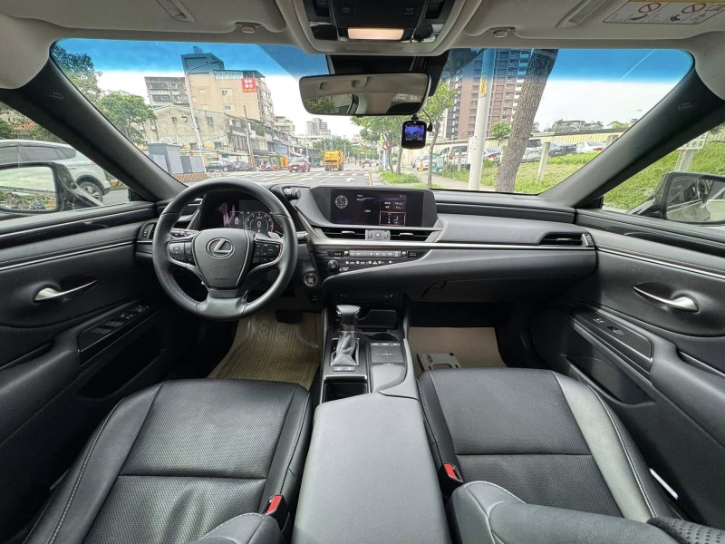 Lexus  ES 金鑽店~ES200‧一手女用車+保證保證只跑8萬公里.ACC跟車＋車道偏移，倒車顯影，極美車況 | 新北市汽車商業同業公會｜TACA優良車商聯盟｜中古、二手車買車賣車公會認證保固